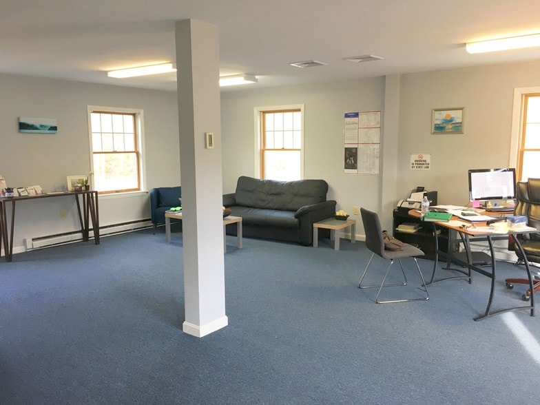More Photos Of 943 North Rd, Groton Office Residential For Sale