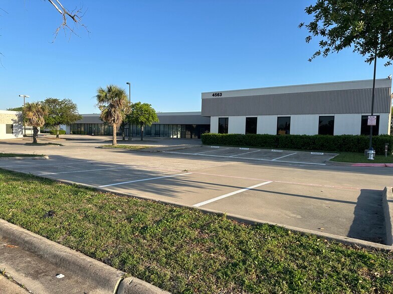 More Photos Of 4563 W Walnut St, Garland Storefront Retail Office For Lease