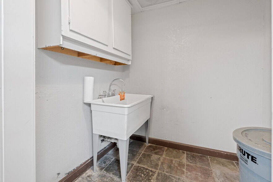 More Photos Of 5620 Rowlett Rd, Rowlett General Retail For Sale