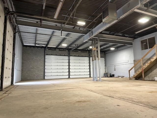 More Photos Of 6798 Pl. Pascal-Gagnon, Montréal Unknown For Lease