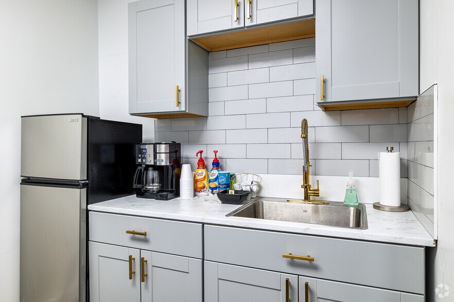 More Photos Of 26300 Euclid Ave, Cleveland Office For Lease