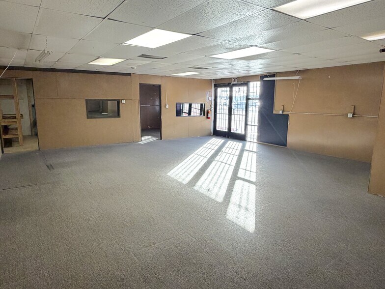 More Photos Of 594 S Santa Fe Ave, Fountain Convenience Store For Sale