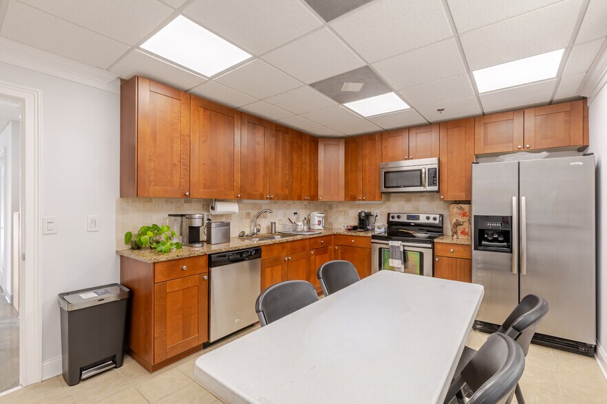 More Photos Of 1960 Crossbeam Dr, Charlotte Light Distribution For Sale