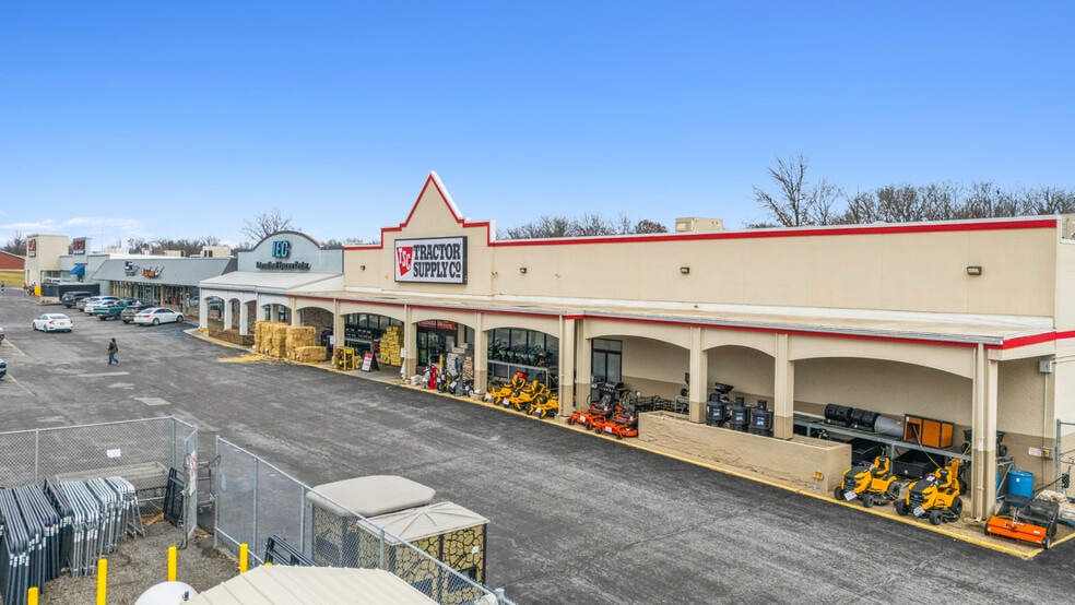 More Photos Of 1700 N Baltimore St, Kirksville General Retail For Sale