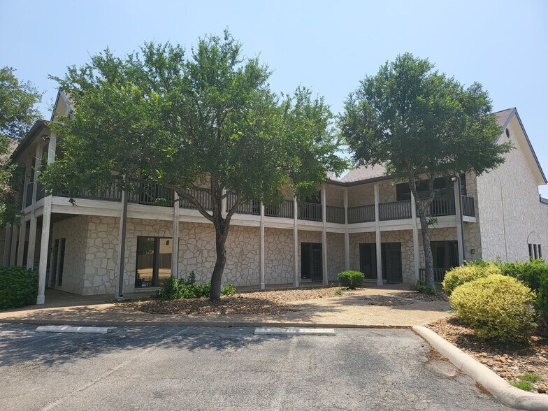 Primary Photo Of 4754 Shavano Oak, San Antonio Light Distribution For Lease