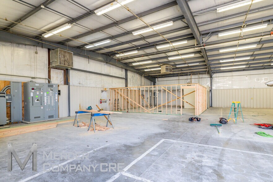 More Photos Of 400 Westland dr, Edmond Manufacturing For Lease