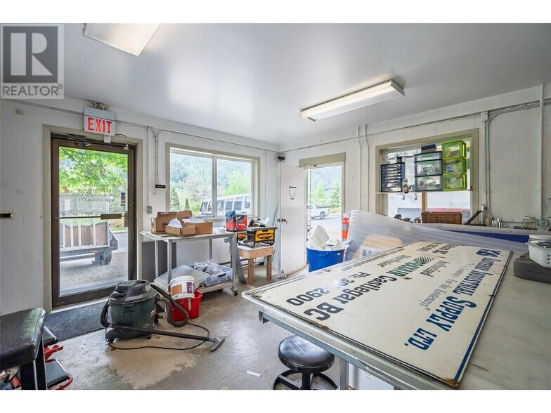 More Photos Of 920 Nelson Av, Nelson Warehouse For Sale