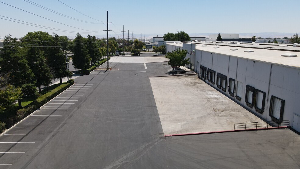 More Photos Of 17995 Murphy Pky, Lathrop Industrial For Sale