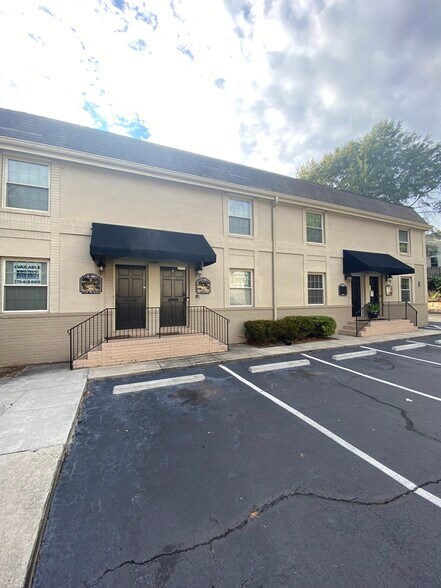 More Photos Of 4651 Roswell Rd NE, Atlanta Office For Sale