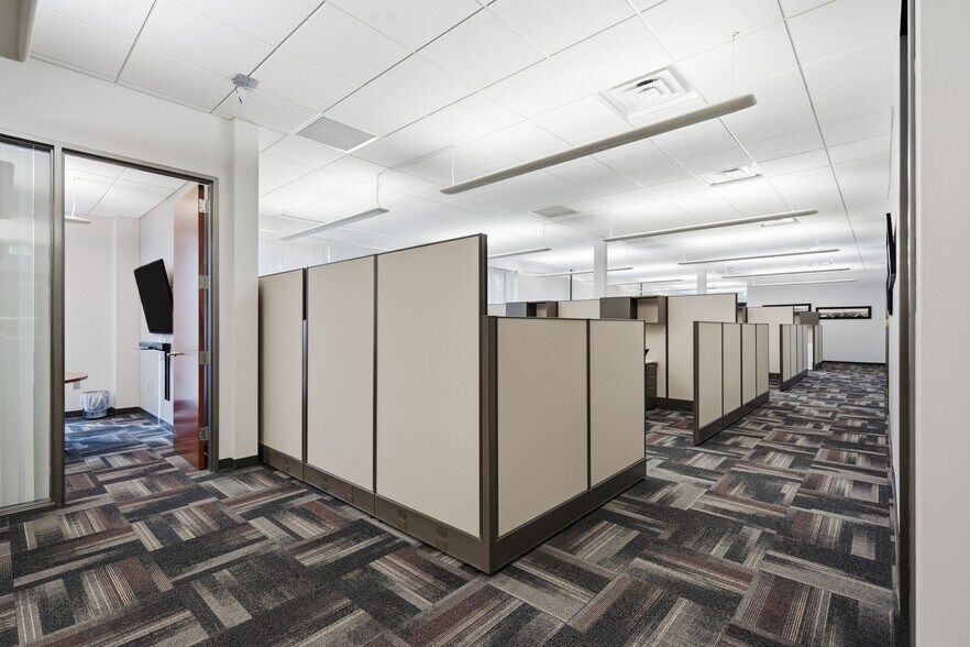 More Photos Of 8710 Earhart Ln Sw, Cedar Rapids Office For Lease