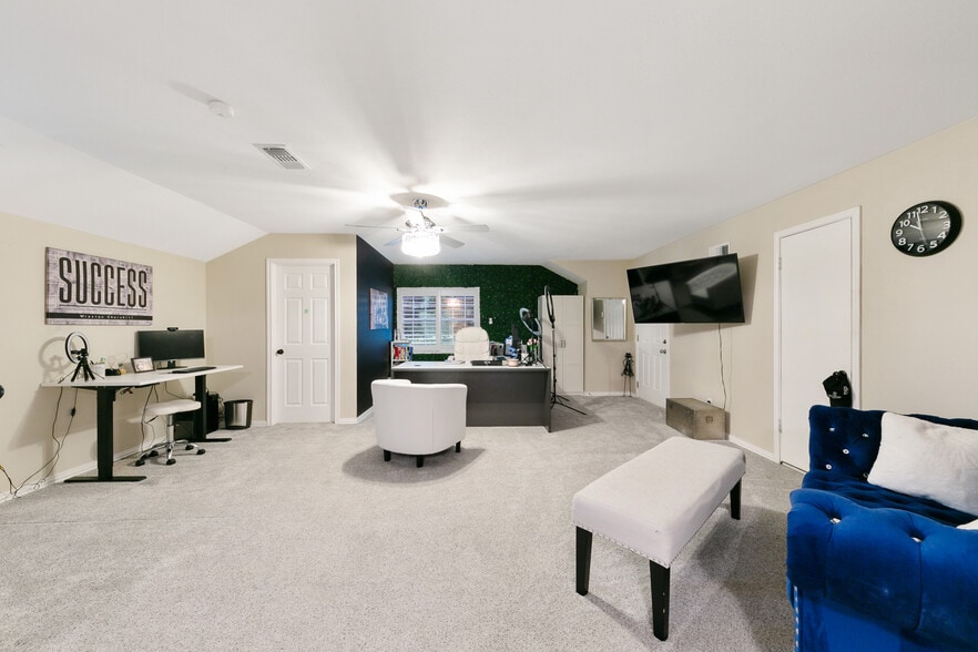 More Photos Of 10419 W Hidden Lake Ln, Richmond Religious Facility For Sale
