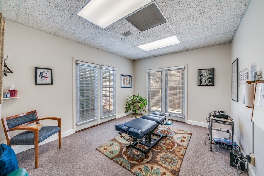 More Photos Of 7870 Broadway, San Antonio Medical For Sale