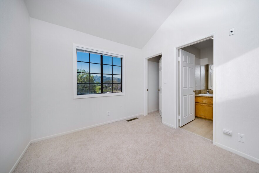 More Photos Of 4651 Cahuenga Blvd, North Hollywood Apartments For Sale