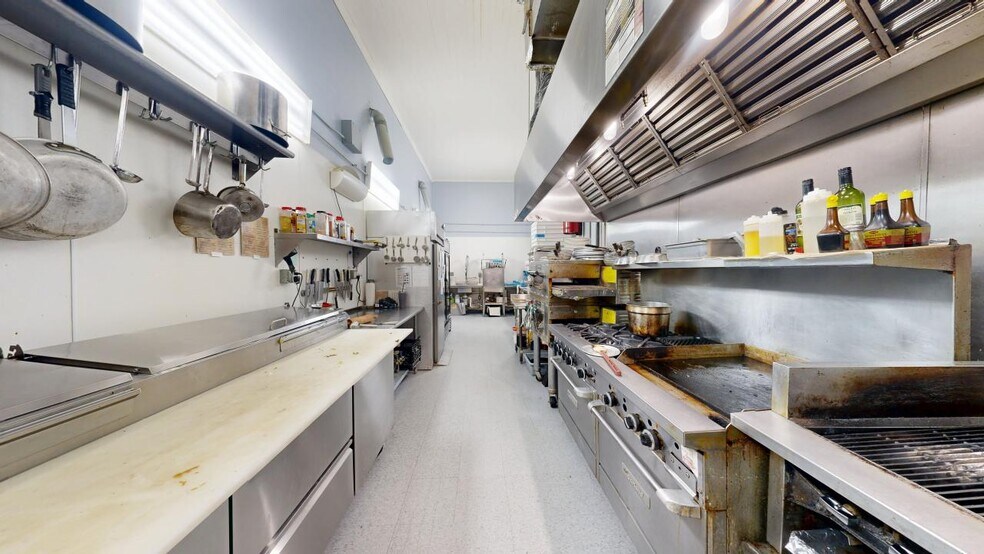 More Photos Of 316 N Center Ave, Hardin Specialty For Sale