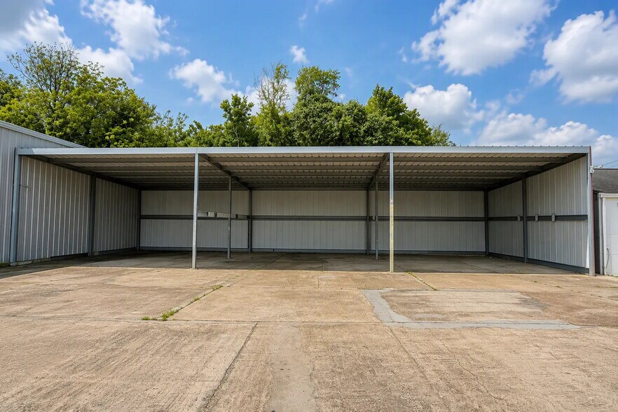 More Photos Of 415 Main St, La Marque Service For Lease