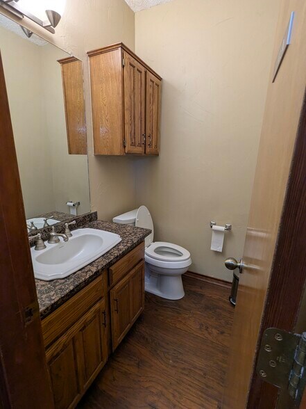 More Photos Of 304 Harwood Rd, Bedford Medical For Lease