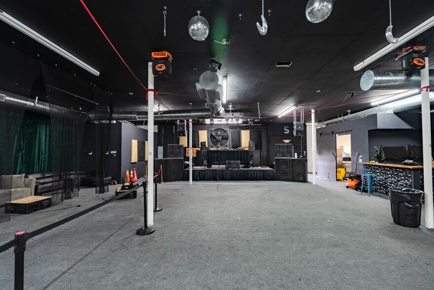 More Photos Of 702 NW 5th Ave, Miami Flex For Sale