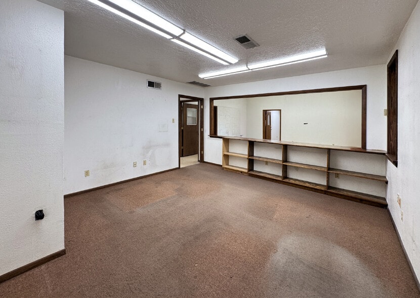 More Photos Of 9600 Bell Ave, Albuquerque Office For Sale