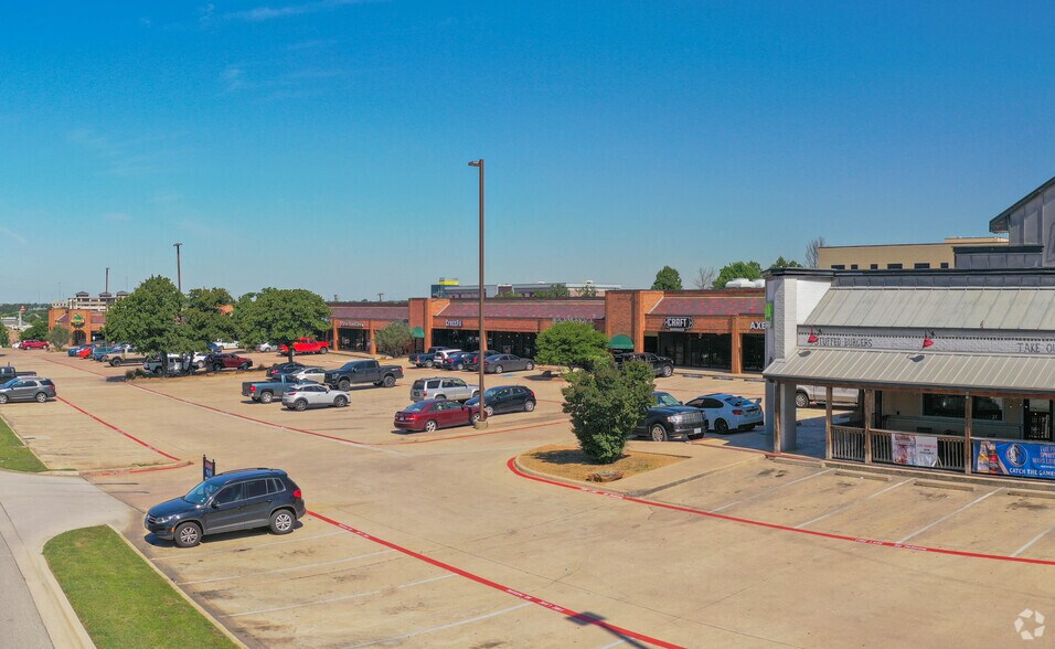 More Photos Of 1701-1833 Airport Fwy, Bedford General Retail For Lease