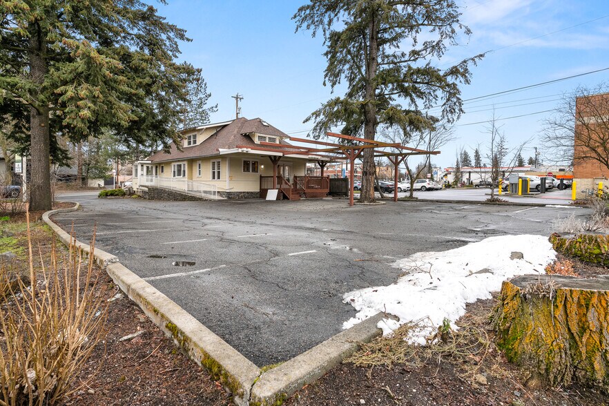 More Photos Of 2814 S Grand Blvd, Spokane Office For Lease