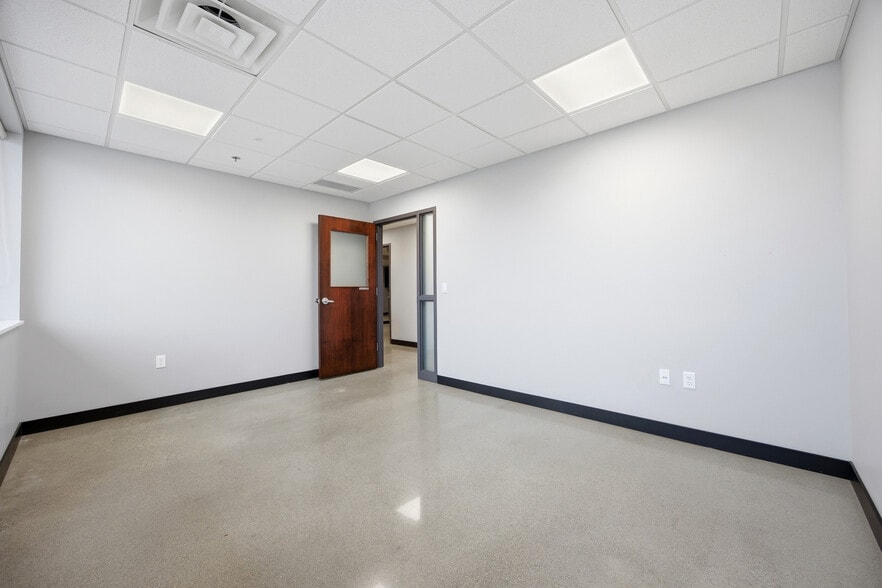 More Photos Of 3220 4th St E, West Fargo Office For Lease