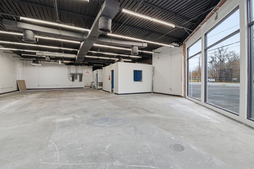 More Photos Of 2501 West Blvd, Charlotte Freestanding For Lease