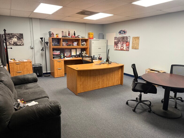 More Photos Of 6702 Central Avenue Pike, Knoxville Industrial For Lease