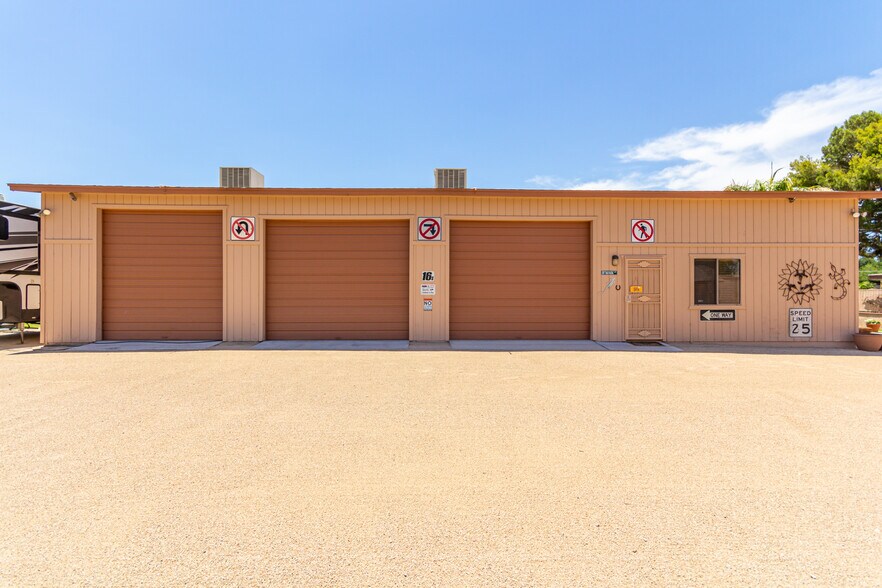Primary Photo Of 3545 W Yorkshire Dr, Glendale Specialty For Sale