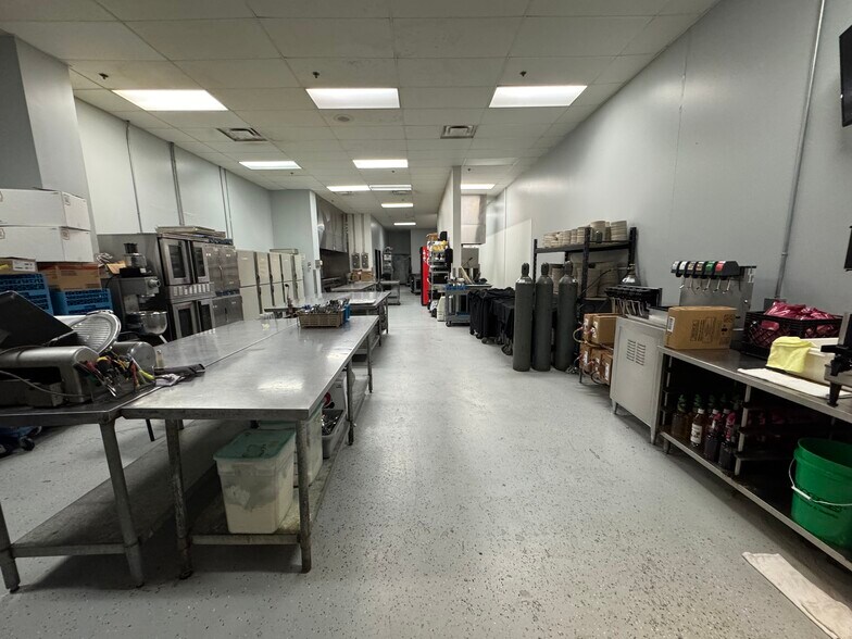 More Photos Of 11830 Stonegate Dr, Omaha Sorority Fraternity House For Sale