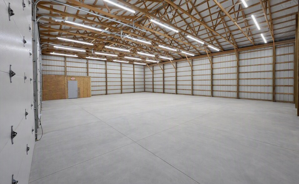 More Photos Of 10150 Avon Lake Rd, Burbank Industrial For Lease