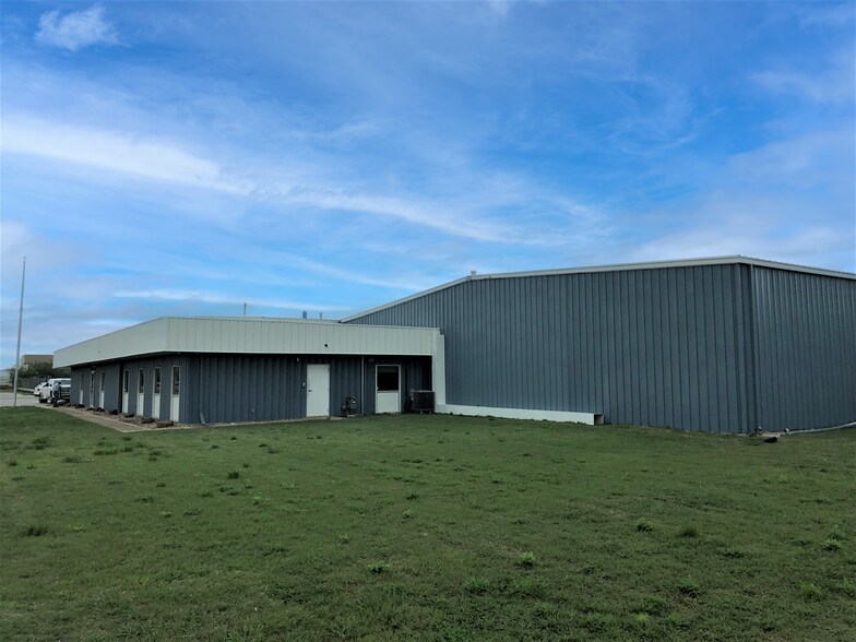 More Photos Of 7915 SW 34th St, Oklahoma City Warehouse For Lease