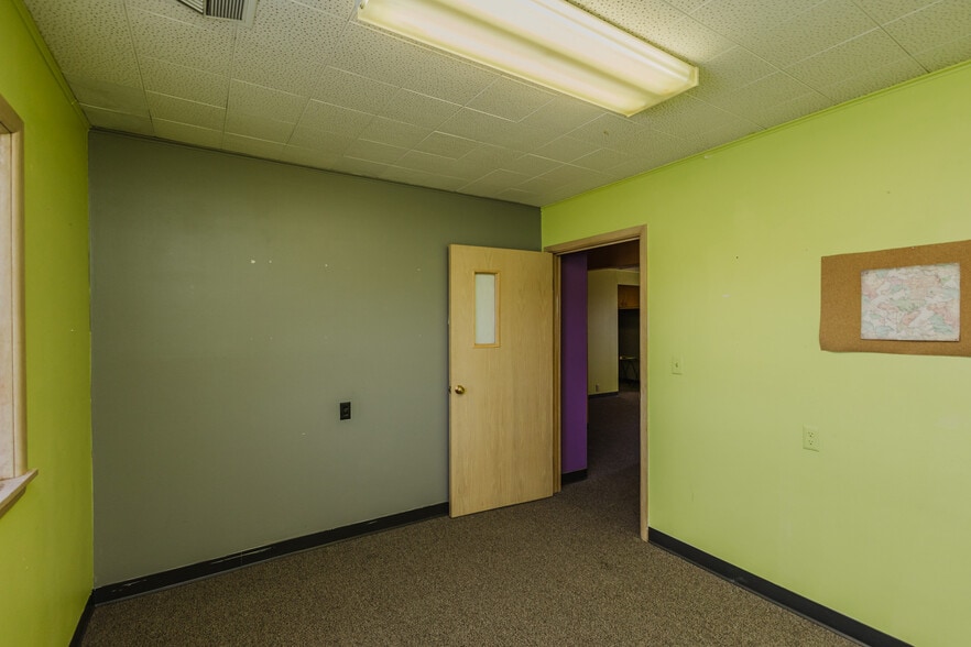 More Photos Of 722 N Main St, Newton Office For Sale