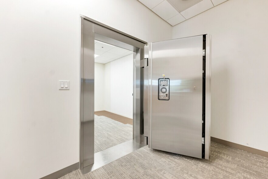 More Photos Of 1100 Flynn Rd, Camarillo Medical For Lease