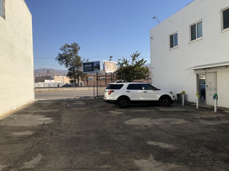 More Photos Of 8111 San Fernando Rd, Sun Valley Research And Development For Lease