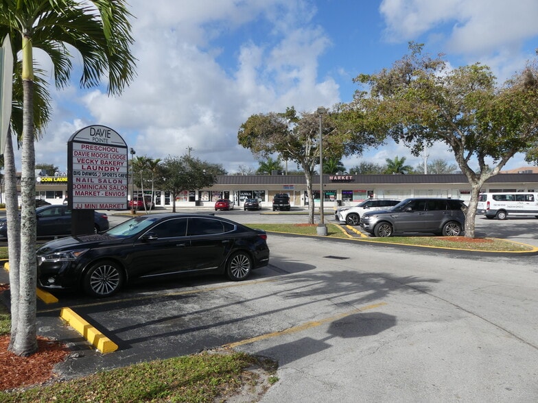More Photos Of 7331-7399 Davie Road Ext, Hollywood General Retail For Lease