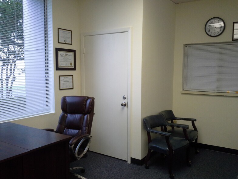 More Photos Of 3945 N I-10 Service Rd, Metairie Office For Sale