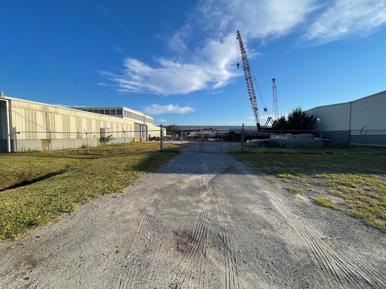 More Photos Of 965 Worthington Ave, Green Cove Springs Warehouse For Lease
