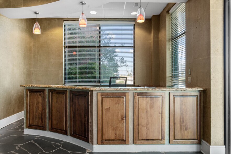 More Photos Of 201 E Livermore Dr, Pembroke Medical For Sale