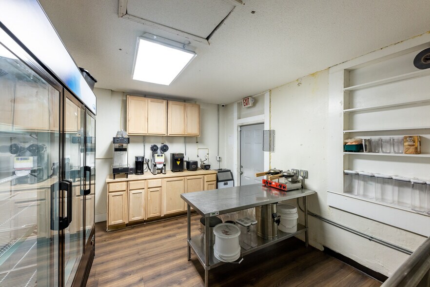 More Photos Of 106-108 N Church St, Thomaston Storefront For Sale