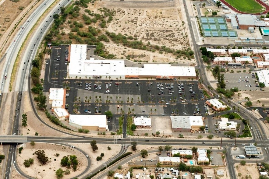 More Photos Of 3660 S 16th Ave, Tucson Department Store For Lease