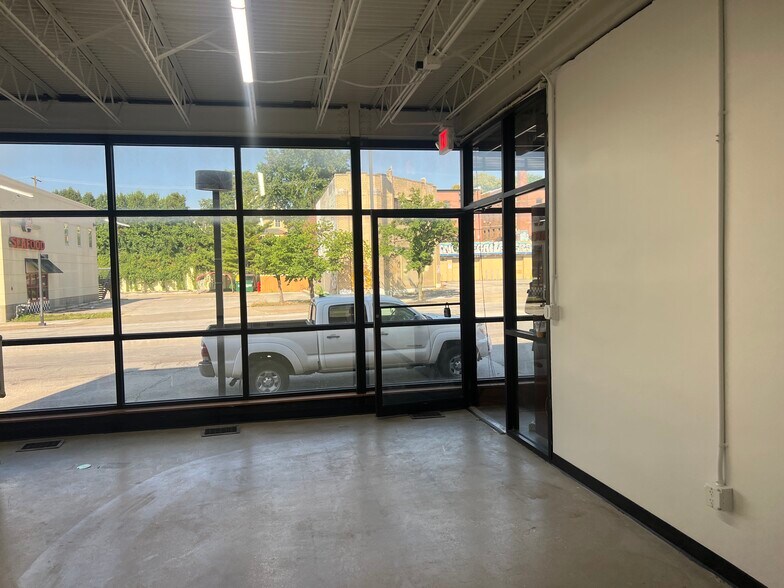 More Photos Of 3727 Broadway St, Kansas City Office For Lease