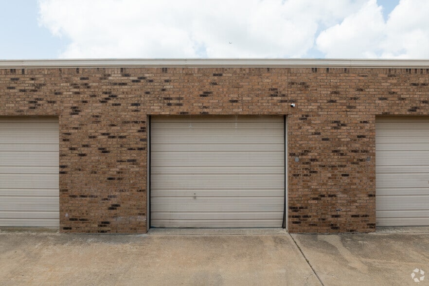 More Photos Of 8906 Wall St, Austin Unknown For Lease