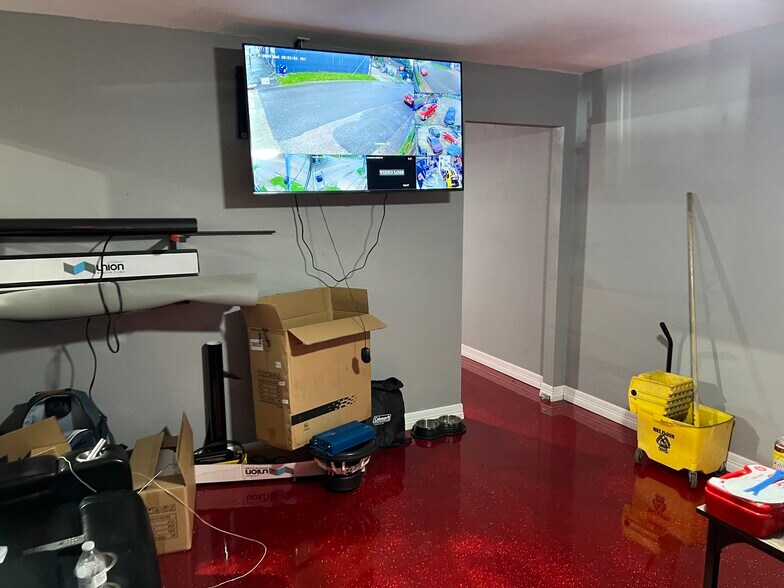 More Photos Of 5101 Canal St, Houston Flex For Lease