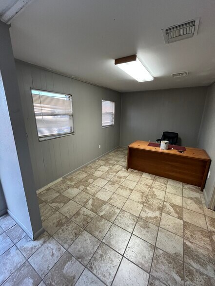 More Photos Of 1209 SE 10th St, Cape Coral Warehouse For Lease