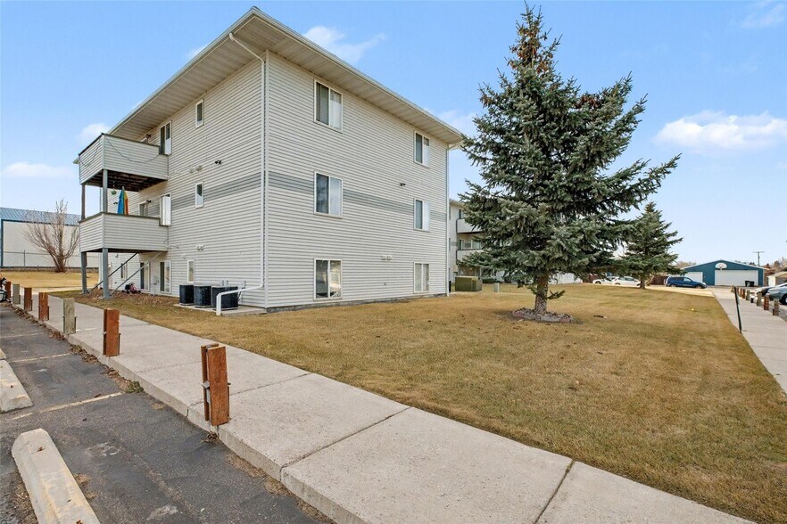 More Photos Of 305 46th St N, Great Falls Apartments For Sale