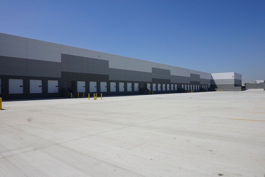 More Photos Of 2380 W Base Line Rd, Fontana Distribution For Lease