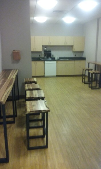 More Photos Of 804 W Diamond Ave, Gaithersburg Unknown For Lease