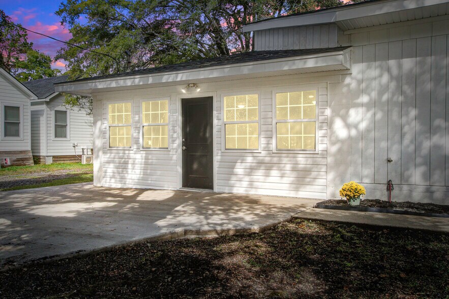 More Photos Of 500 N Pine St, Summerville Office For Sale
