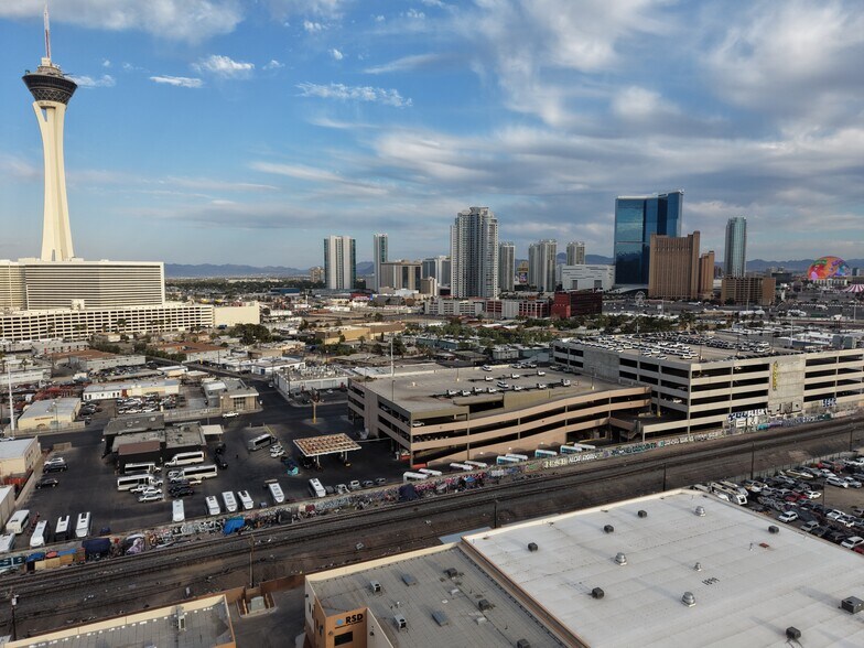 More Photos Of 1900 Industrial Rd, Las Vegas Parking Garage For Lease