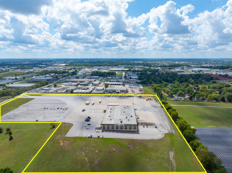 Primary Photo Of 2813 N Neergard Ave, Springfield Truck Terminal For Sale